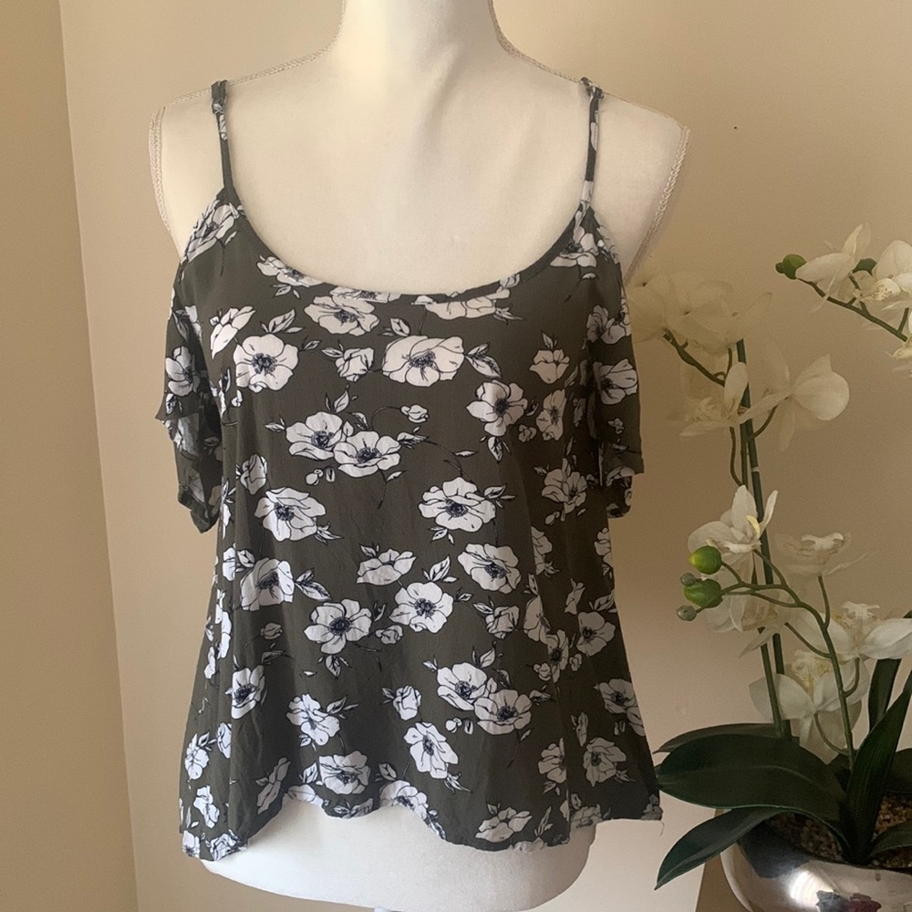 Abercrombie & Fitch cold shoulder top high low hem size S floral print
